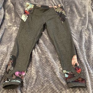 Like New adorable grey and floral Calia leggings szM